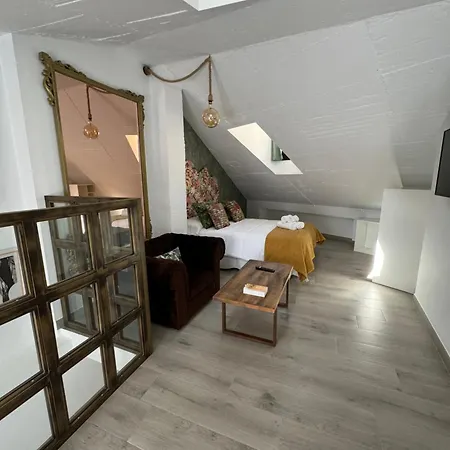 Gasthof Ateneo Cuenca Con Cocina En El Casco Historico 4*